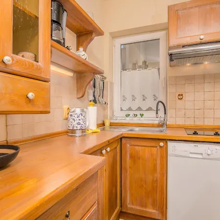 Apartment Lovely In With House Sea View
