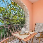 Appartement Amazing In *