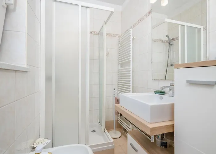 Amazing In Apartment *